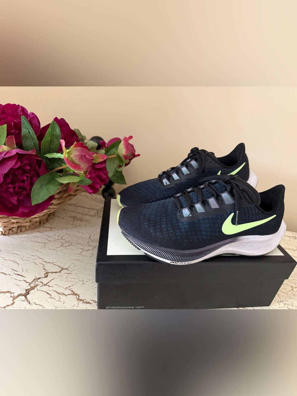 Nike Air Zoom Pegasus 37 Women’s Running Shoes Black Volt Size 7.5